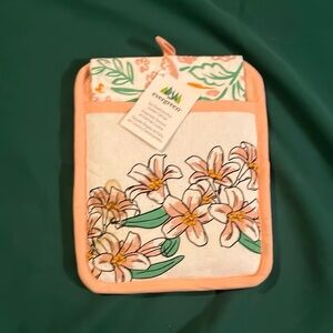 Evergreen Tea Towel and pot holder set